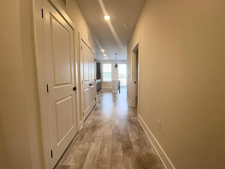 District at Riverside Apartments — Photo 87