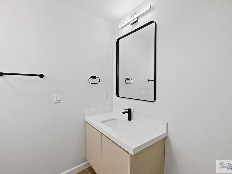 6934 Diamond Cove Dr — Photo 19