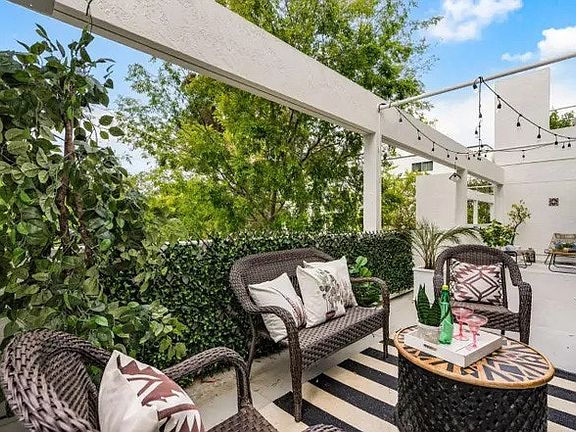 2nd image of 1919 Alameda De Las Pulgas APT 135