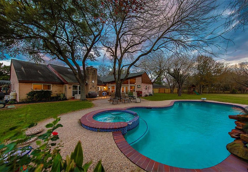 1st image of 1110 S Kaufman Dr