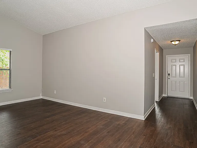 6221 Alfredo Dr W — Photo 4