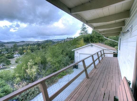3rd image of 302 Scenic Dr