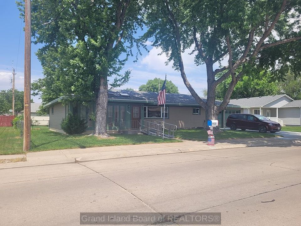 1st image of 1920 W 11th St