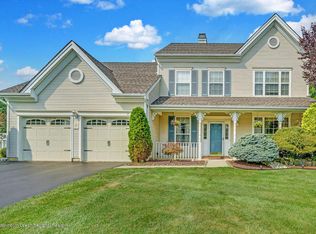 8 Saint Johns Dr, Freehold, NJ