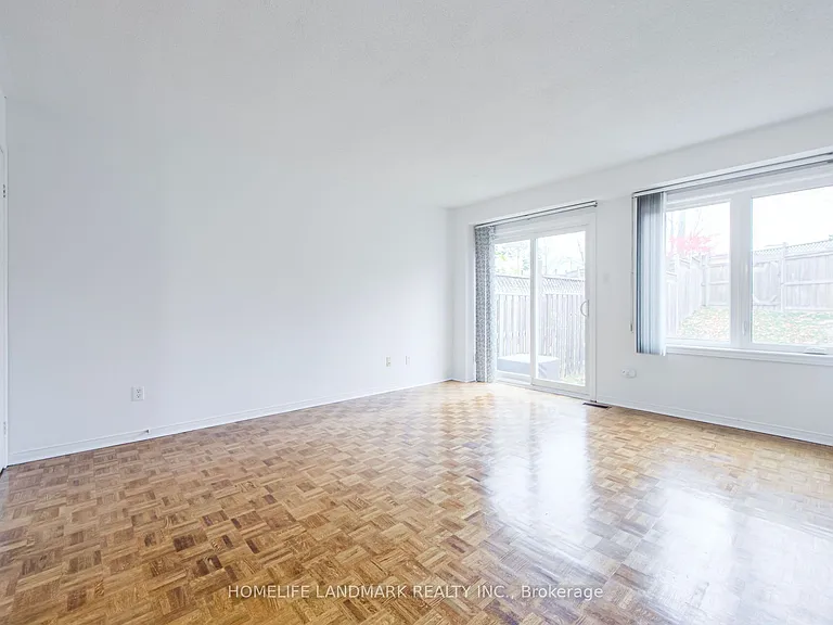 25 Warner Ave — Photo 8