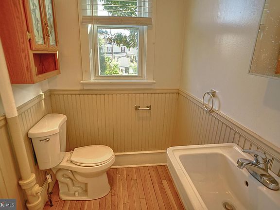 4th image of 2809 Canby St