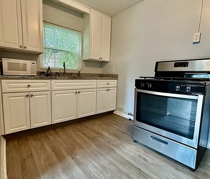 801 Grove St N #6 — Photo 9