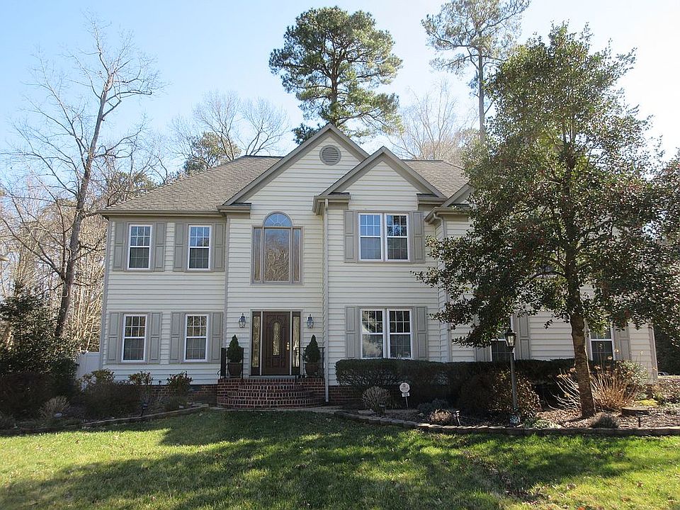 1st image of 105 Blue Heron Dr