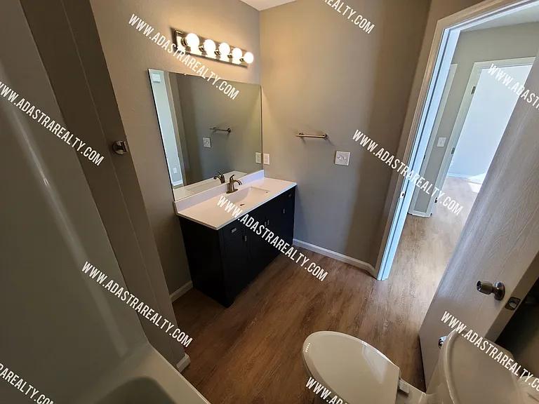 121 Ames St — Photo 4