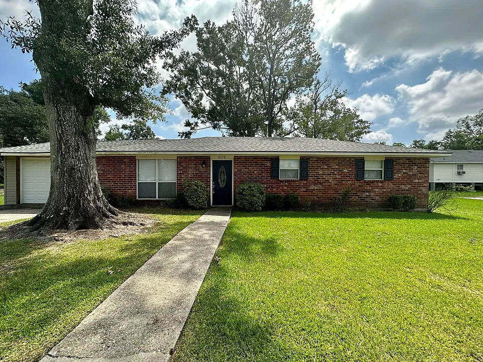 8378 Robert St