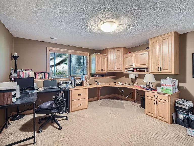 Eagle Valley Dr — Photo 17
