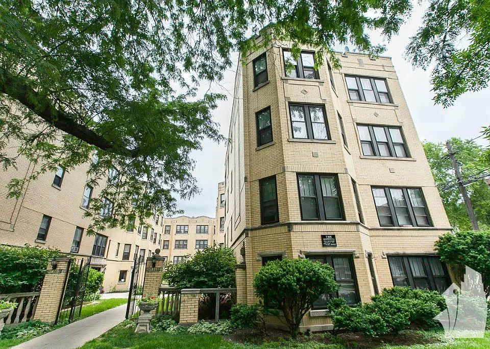 3821 N Greenview Ave #1E
