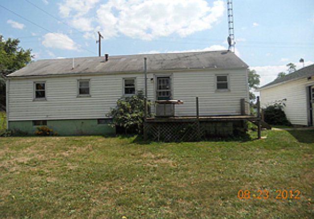 2nd image of 1999 Windsor Rd