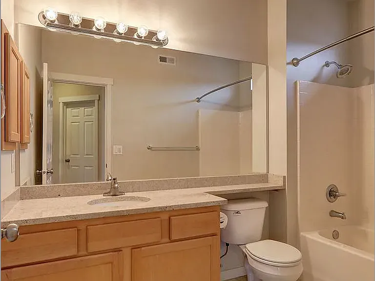 1601 NE Katsura St #203 — Photo 4
