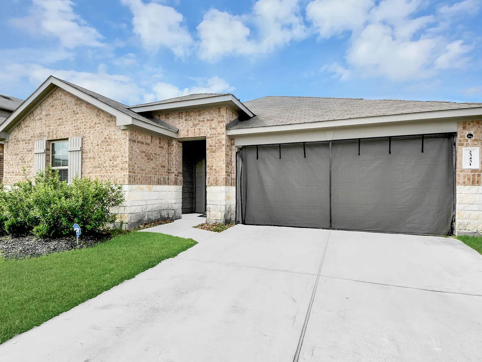 4 bed, 2.0 bath, 1720 sqft, $2,200 — Photo 3