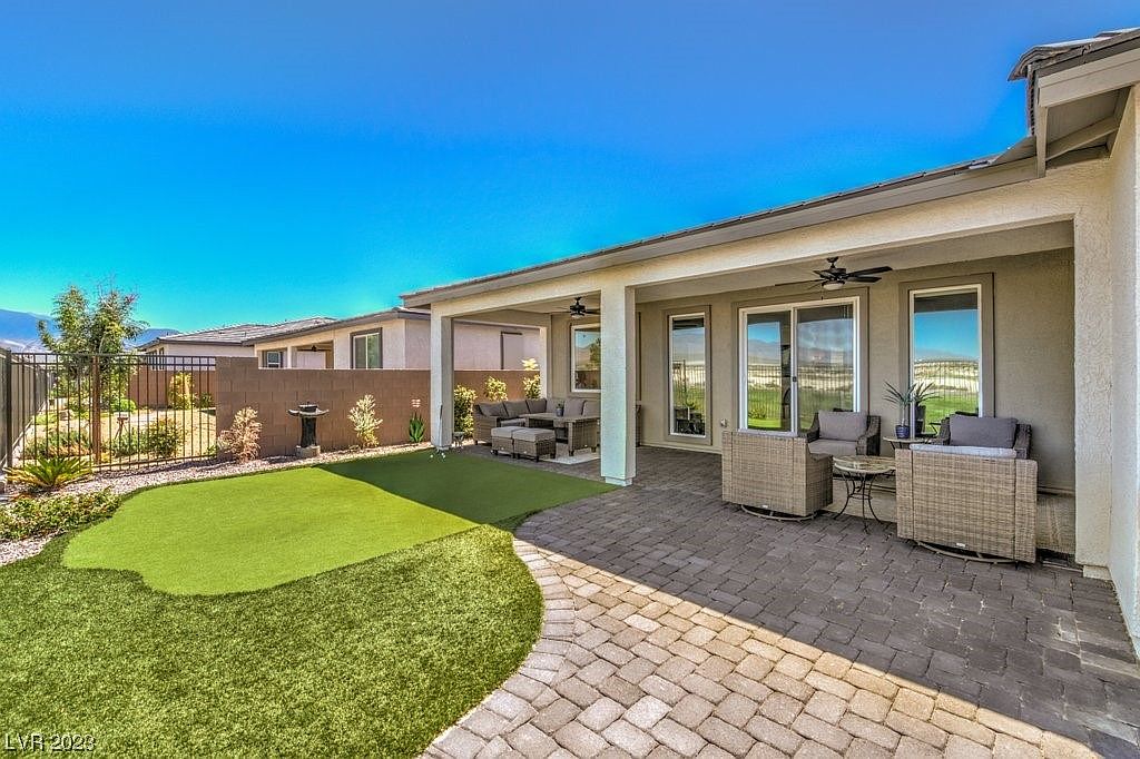 4582 E Clear Meadow Ave