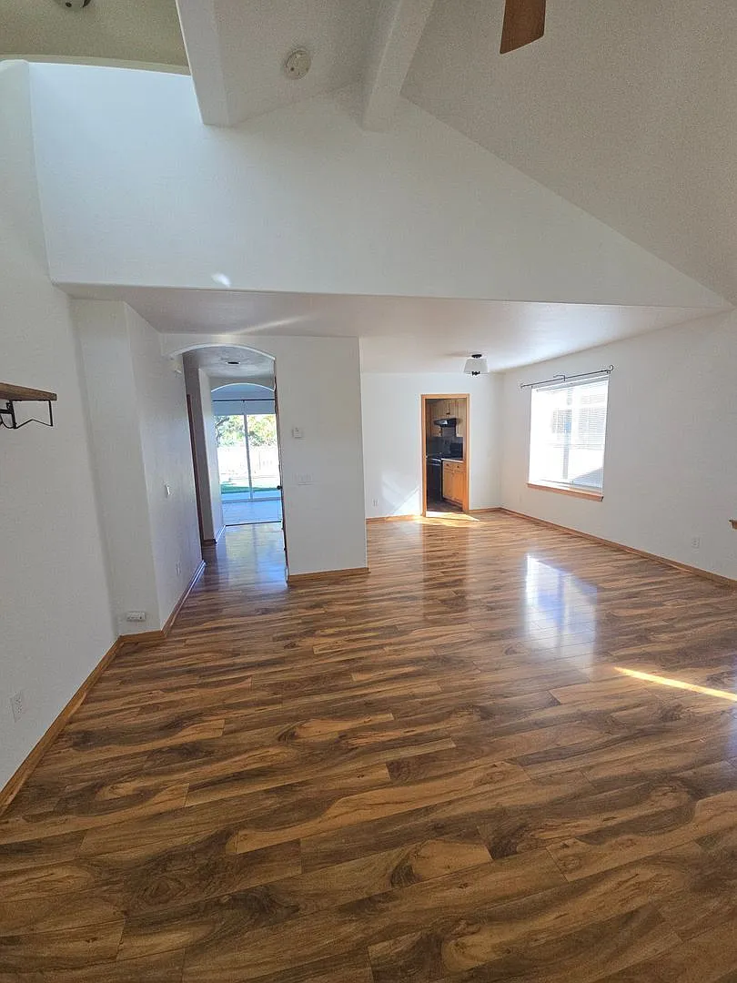 3 bed, 2.5 bath, 1498 sqft, $2,700 — Photo 4