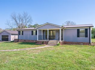 1380 Cape Hickory Rd, Hickory, NC 28601