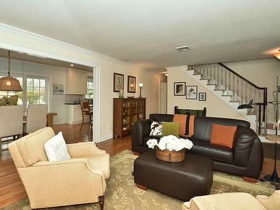 4th image of 24 Surrey Ln