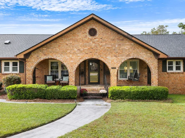 1062 Dominion Dr, Hanahan, SC 29410