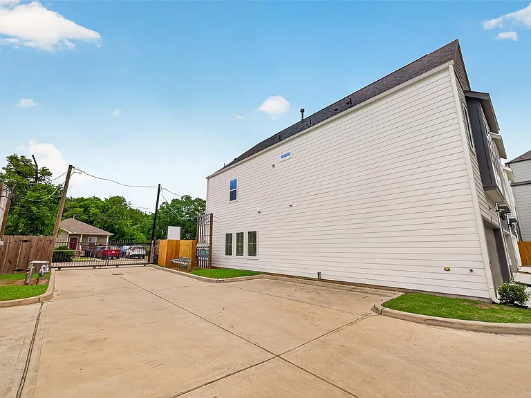 328 Neyland St — Photo 22