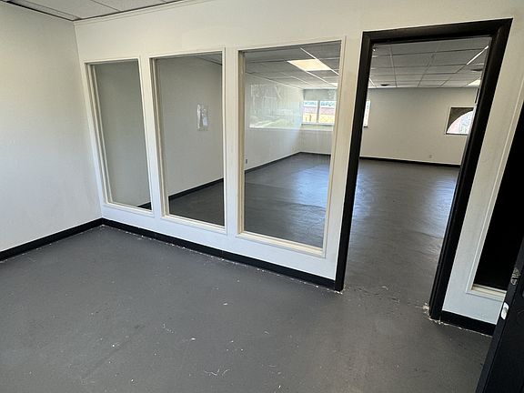 2nd image of 10605 E Winner Rd