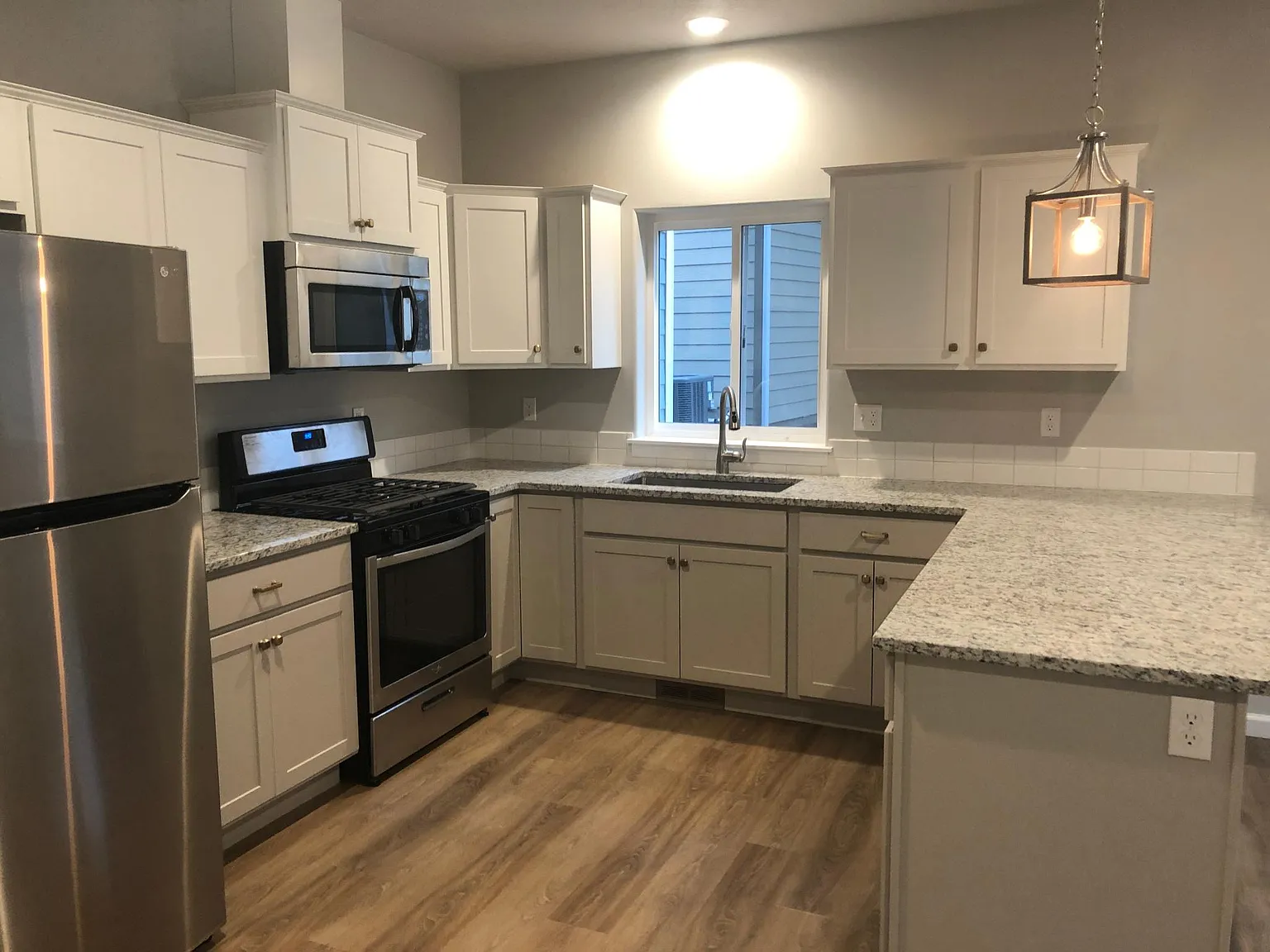 4 bed, 3.5 bath, 1885 sqft, $2,500 — Photo 4