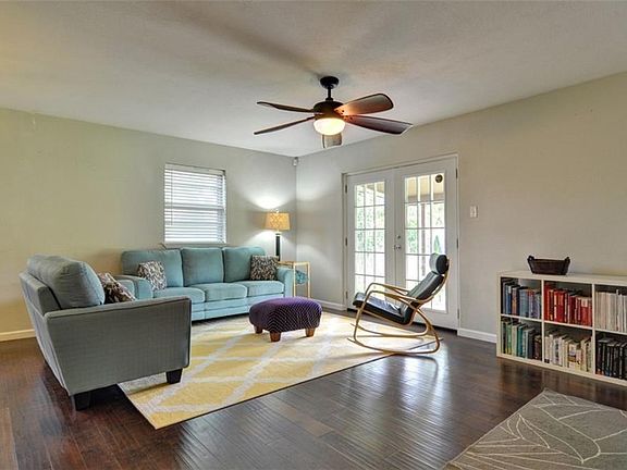 Living Rm view to yard