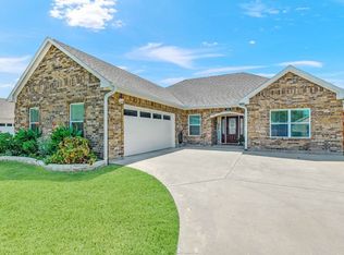 103 Ashlyn Ct, Whitesboro, TX 76273
