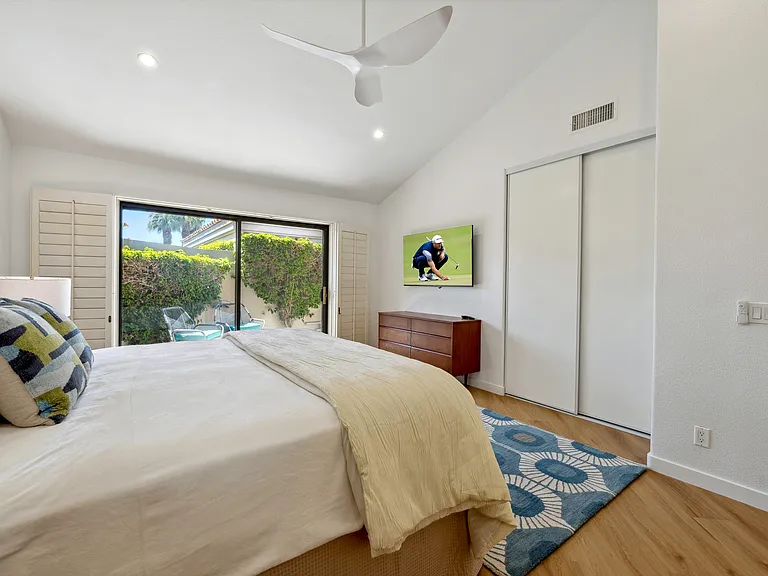 Primary suite - king bed