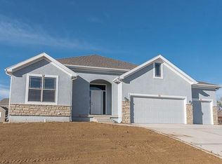 15024 Lakeview Dr, Basehor, KS 66007