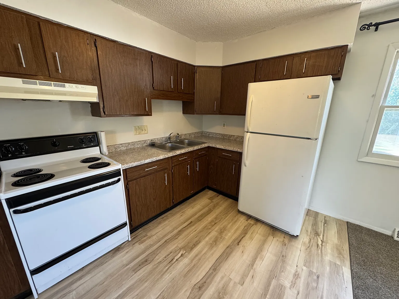2077 Scarbrough — Photo 4