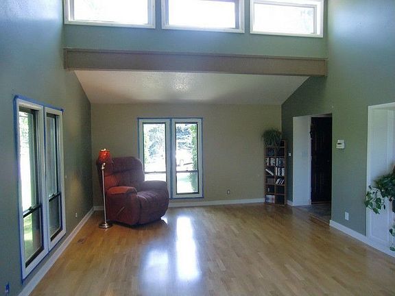 3rd image of 1037 Skyline Dr