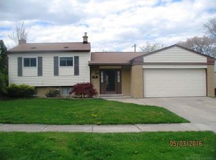 4755 S Tuxedo Dr, Warren, MI 48092