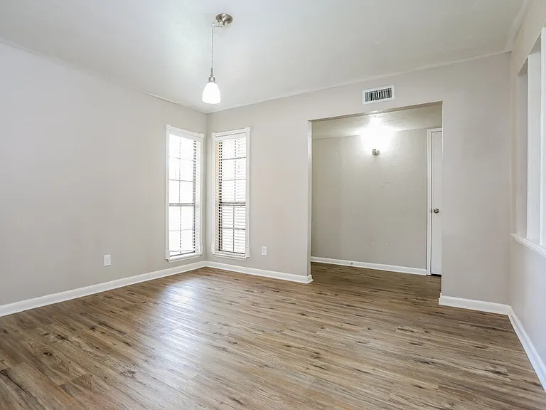 4141 Yellowleaf Dr — Photo 3