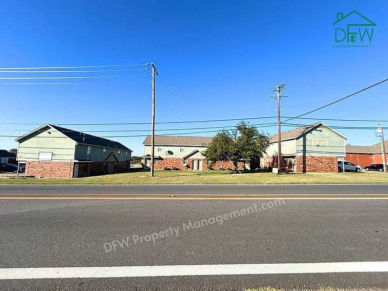 809 W Walnut St #B2 — Photo 6