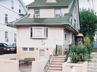 8725 167th St, Jamaica, NY 11432