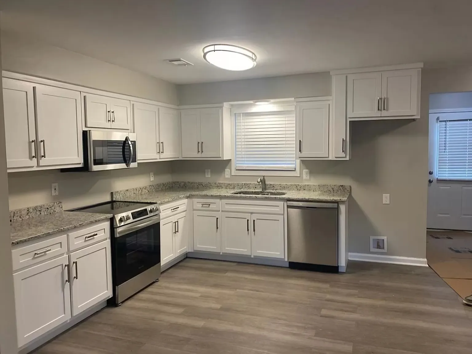4 bed, 1395 sqft, $1,760 — Photo 2