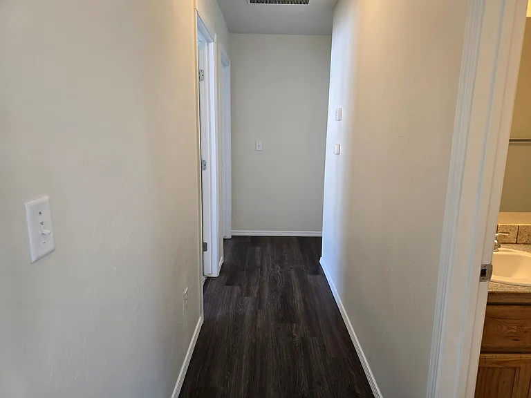 649 Clinton Dr — Photo 9