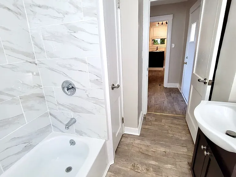 748-758 Shady Dr E — Photo 11