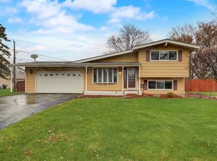 2110 Witchwood Ln, Lindenhurst, IL 60046