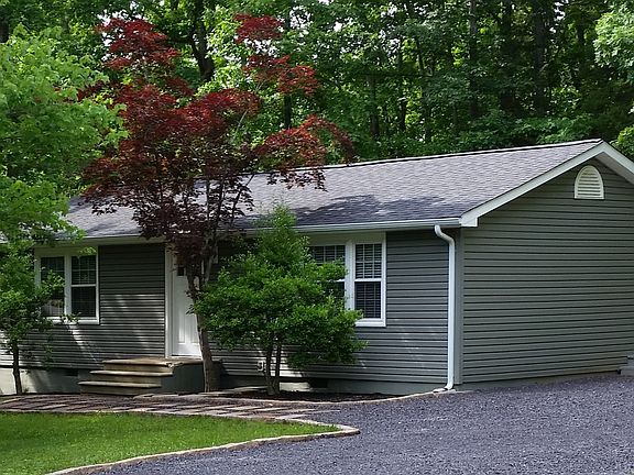BEAUTIFUL WALKWAY/LANDSCAPE W/ AMPLE PARKING