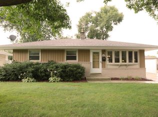 W148N8427 Albert Pl, Menomonee Falls, WI 53051