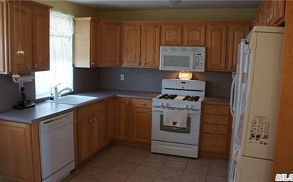 4th image of 7532 255th St #2