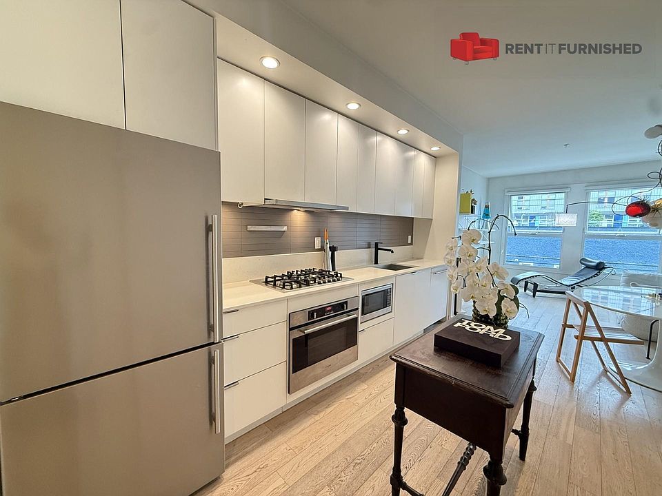 1st image of 626 Alexander St