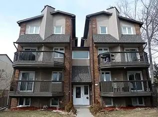 2513 Cleroux Cres #1A, Ottawa, ON K1W 1B7