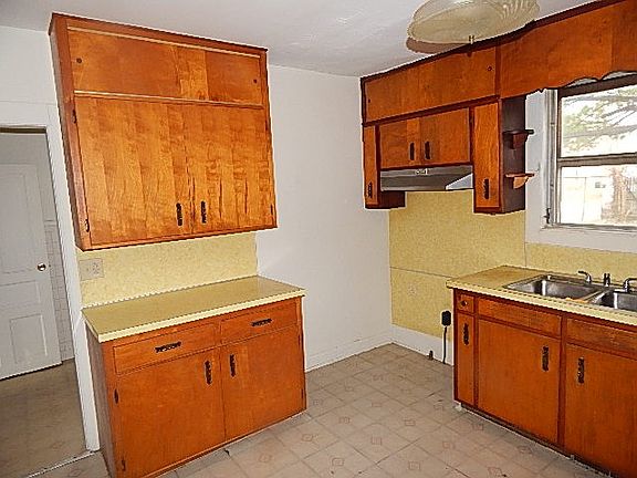 5th image of 416 W Columbia St