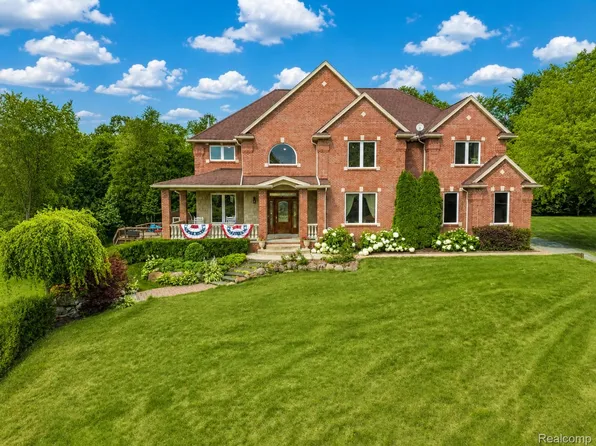 13445 Millie Ct, Holly, MI 48442