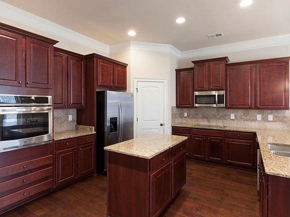 4th image of 222 Brixton Pl
