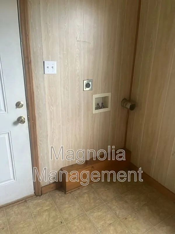 2 bed, 1.0 bath, $875 — Photo 4